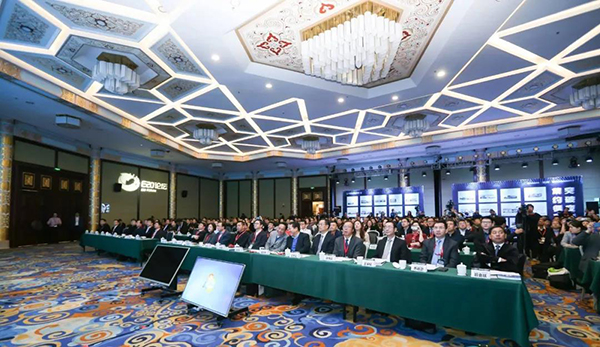 尊龙凯时获评“2018年度固废行业最具影响力企业”，，，，党委书记、总裁乔德卫出席固废战略论坛并揭晓主旨演讲