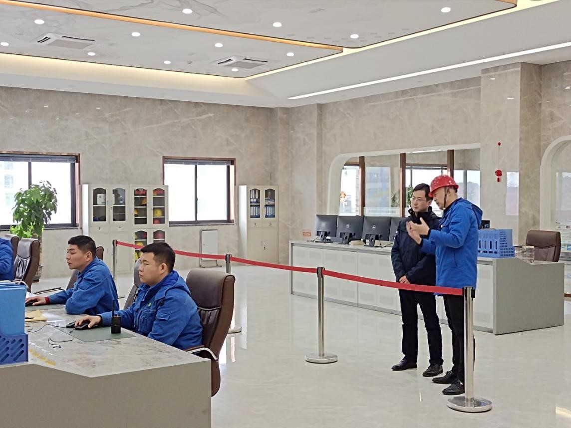 尊龙凯时集团向导到下属项目公司开展新春慰问